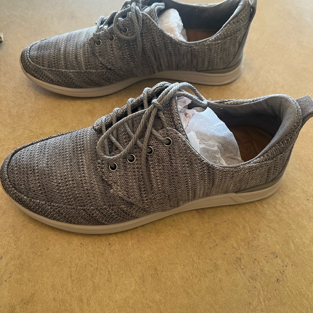 Reef Women's Gray Athletic Shoes - Picture 2 of 5